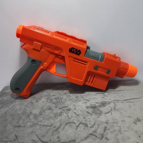 Star Wars NERF Poe Dameron Blaster (glowstrike darts not included) - Picture 1 of 6